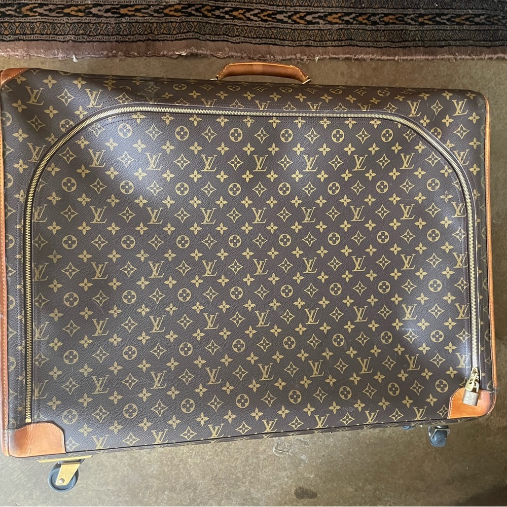 Authentic LV Pullman Suitcase